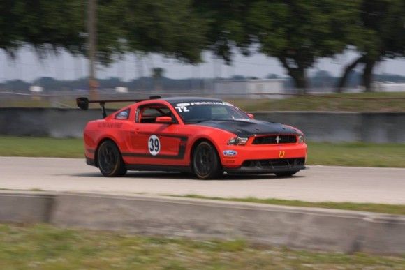 Chicane23 Heat Extracting Hood Mustang 2010-2012