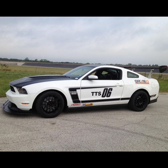 Chicane23 Heat Extracting Hood Mustang 2010-2012